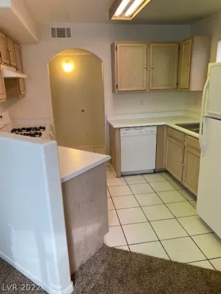 Photo #5: 2432067 Listing