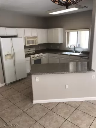 Photo #3: 2432068 Listing 