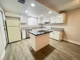 Photo #3: 2432073 Listing 