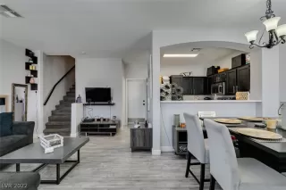 Photo #4: 2432085 Listing 