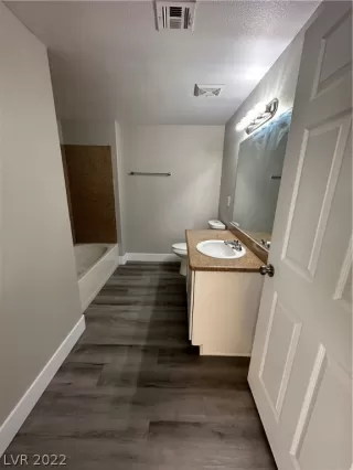 Photo #6: 2432103 Listing