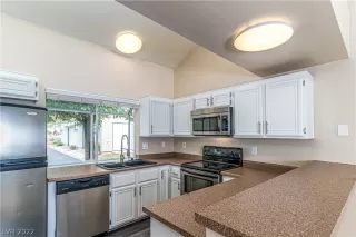 Photo #5: 2432113 Listing