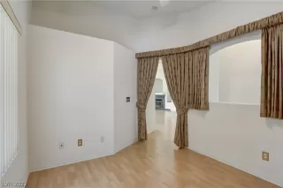 Photo #4: 2432117 Listing 