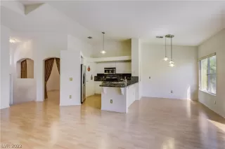 Photo #5: 2432117 Listing 