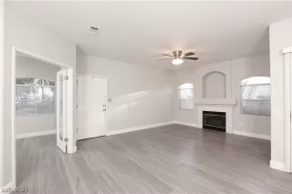 Photo #4: 2432131 Listing