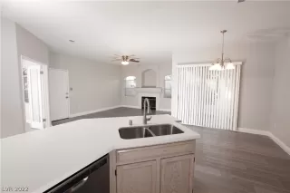 Photo #5: 2432131 Listing