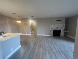 Photo #2: 2432189 Listing 