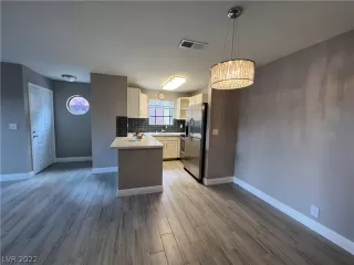 Photo #5: 2432189 Listing 