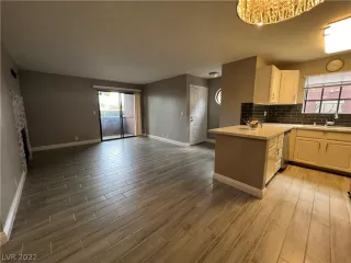 Photo #6: 2432189 Listing 