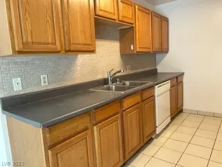 Photo #5: 2432220 Listing