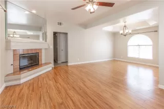 Photo #2: 2432287 Listing 