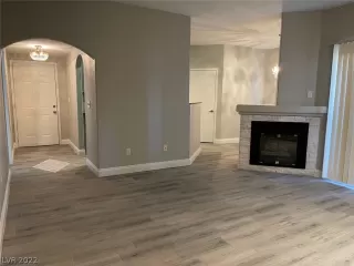 Photo #3: 2432359 Listing