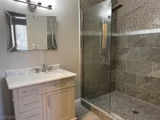 Photo #4: 2432359 Listing