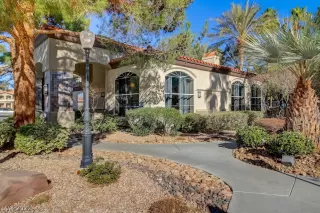 Photo #5: 2432359 Listing