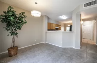 Photo #4: 2432388 Listing