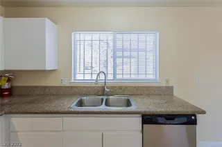 Photo #5: 2432445 Listing