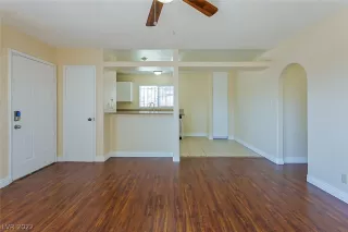 Photo #6: 2432445 Listing