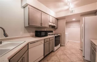 Photo #6: 2432466 Listing 