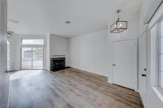 Photo #4: 2432493 Listing