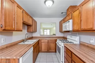 Photo #3: 2432506 Listing