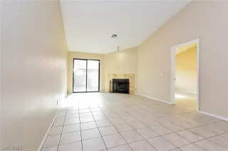 Photo #4: 2432506 Listing