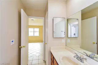 Photo #5: 2432506 Listing