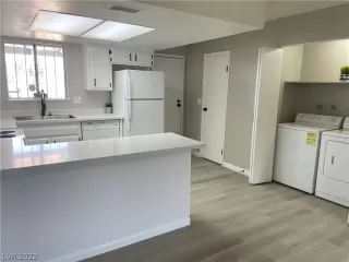 Photo #3: 2432584 Listing