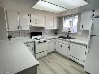 Photo #4: 2432584 Listing