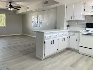 Photo #6: 2432584 Listing