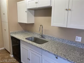 Photo #3: 2432590 Listing 