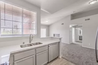 Photo #4: 2432606 Listing