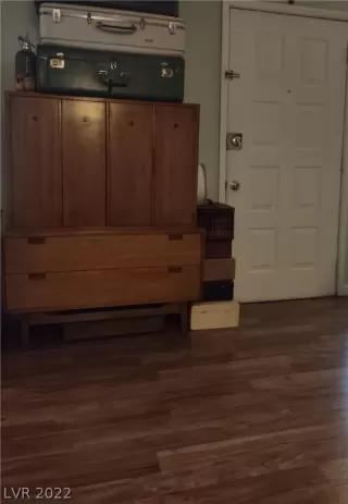 Photo #4: 2432608 Listing