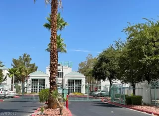 Photo #6: 2432608 Listing