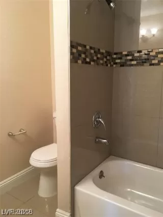 Photo #5: 2432622 Listing
