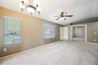 Photo #6: 2432647 Listing