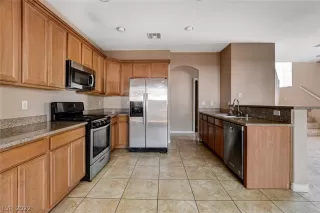 Photo #5: 2432696 Listing