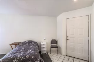 Photo #5: 2432861 Listing