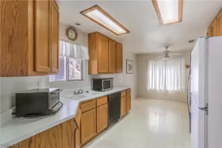 Photo #6: 2432861 Listing