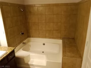 Photo #5: 2432892 Listing 