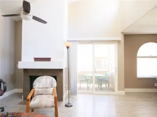 Photo #3: 2432918 Listing