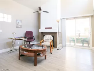 Photo #4: 2432918 Listing