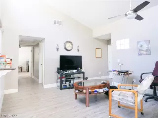 Photo #5: 2432918 Listing