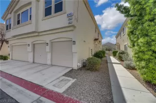 Photo #2: 2432959 Listing