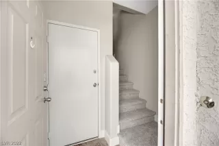 Photo #4: 2432959 Listing