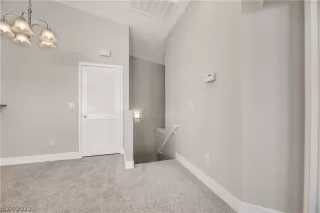 Photo #5: 2432959 Listing