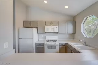 Photo #3: 2432964 Listing 