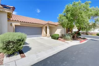 Photo #2: 2432967 Listing