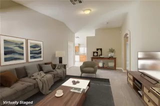 Photo #4: 2432967 Listing