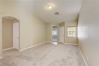 Photo #5: 2432967 Listing