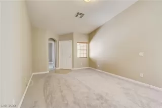 Photo #6: 2432967 Listing